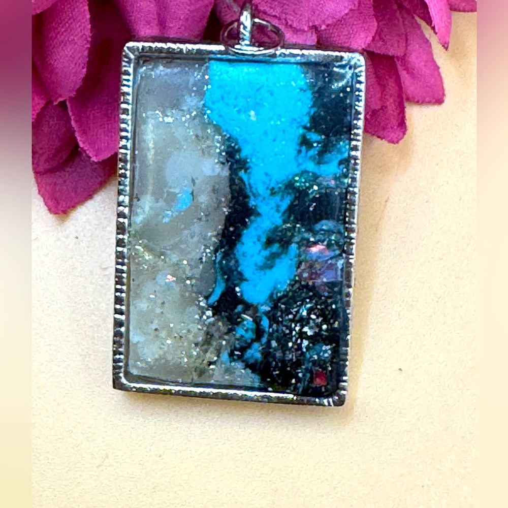 Bellway beauty jewelers ‘Rocky teal’ large rectangular silver edged pendant